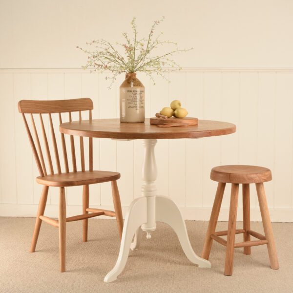 Cheshire Round Table, Oak - Image 4